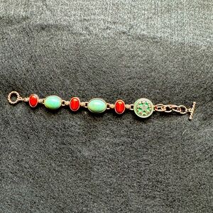 Copper toned beaded bracelet.